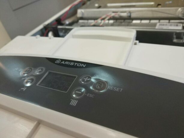 Ariston Cares X 24 CF - котел газовый двухконтурный