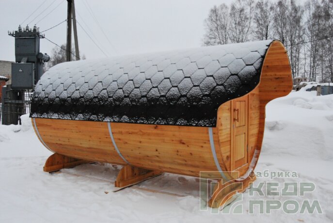 КедрПром - баня-бочка из кедра длиной 4,5 метра с козырьком и душем