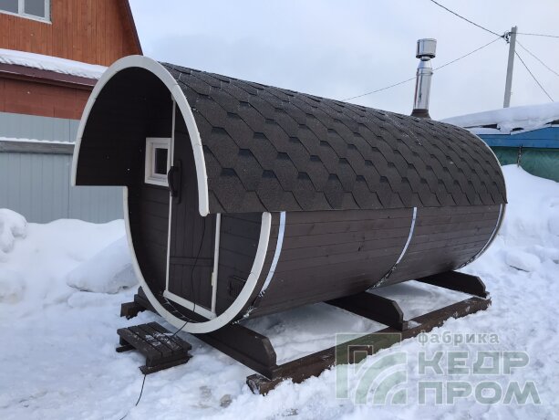 КедрПром - баня-бочка из кедра длиной 4,5 метра с козырьком и душем