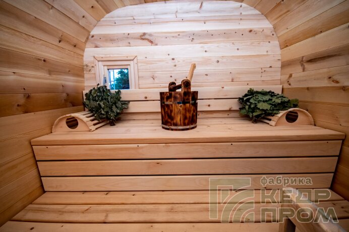 КедрПром - баня-бочка из кедра квадратная длиной 4,5 метра с козырьком