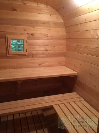КедрПром - баня-бочка из кедра квадратная длиной 4,5 метра с верандой