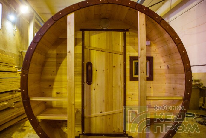 КедрПром - баня-бочка из кедра длиной 3,5 метра с крыльцом