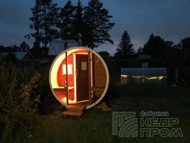 КедрПром - баня-бочка из кедра длиной 2,5 метра с крыльцом